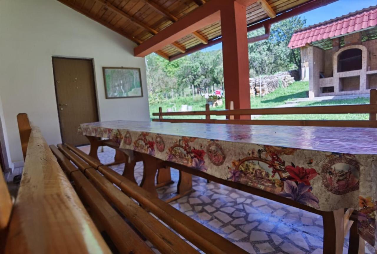 Hotel Casa Dobrin à Arefu Extérieur photo