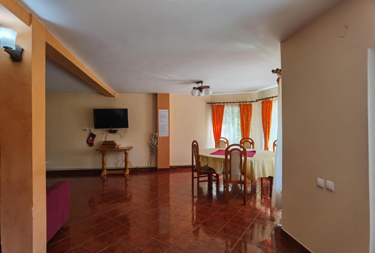 Hotel Casa Dobrin à Arefu Extérieur photo