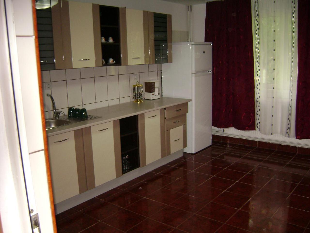 Hotel Casa Dobrin à Arefu Extérieur photo